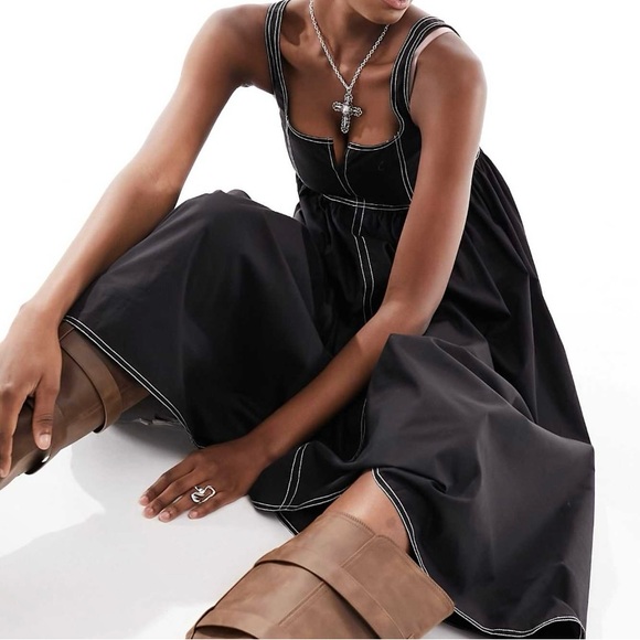 Black Sleeveless Maxi Dress with White Contrast Stitching - Picture 5 of 8